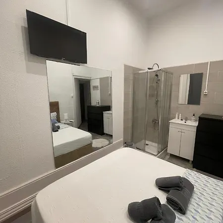 Franco بيت ضيافة *