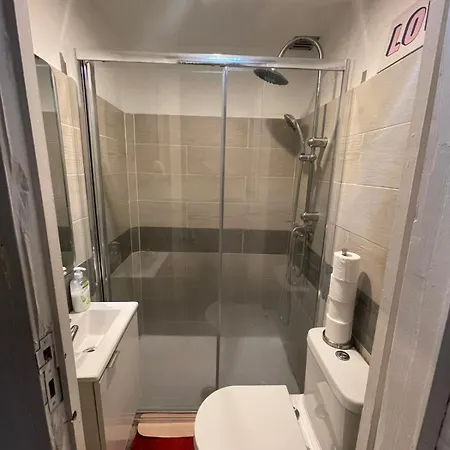 Franco بيت ضيافة *